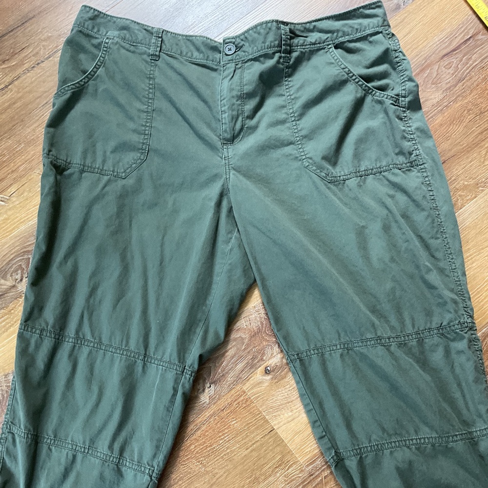 Faded Glory Olive Green Capris Pants. Size 18.  Great condition. 100% cotton